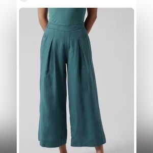 Athleta Playa Borealis Green Playa Pant. Size 10